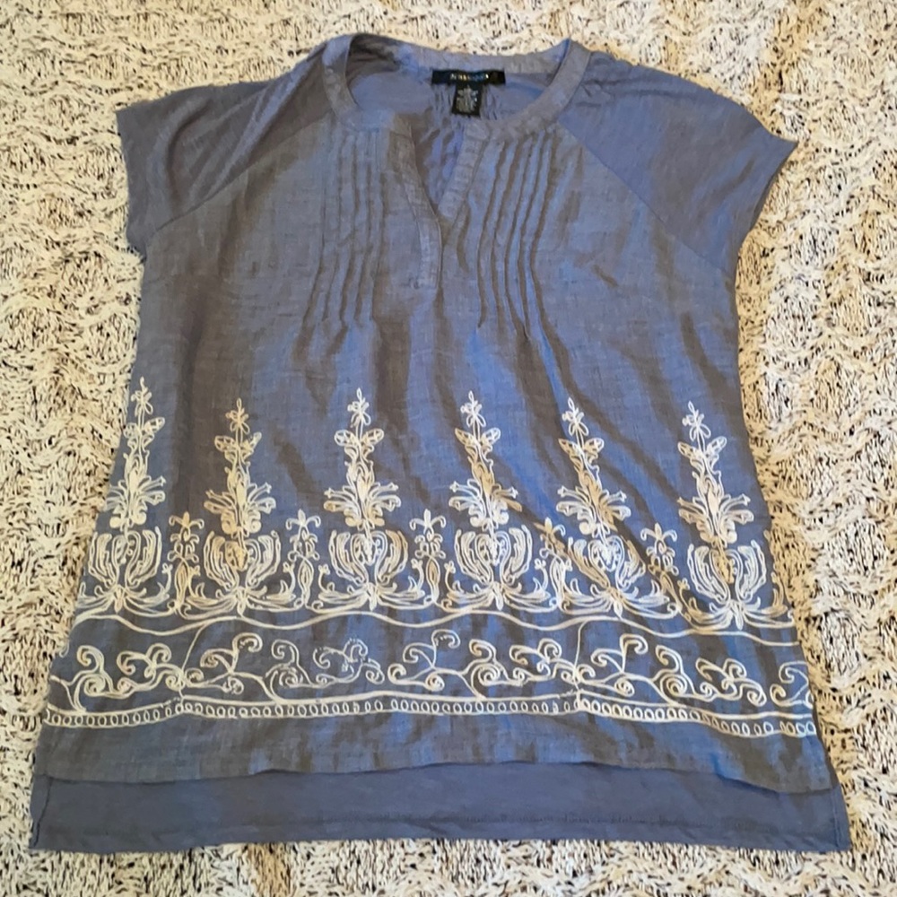 89th and Madison blue lace detail tee